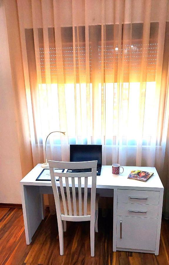 Spacious Family-Friendly Apartment In The Heart Of Bllok Tirana Exteriör bild