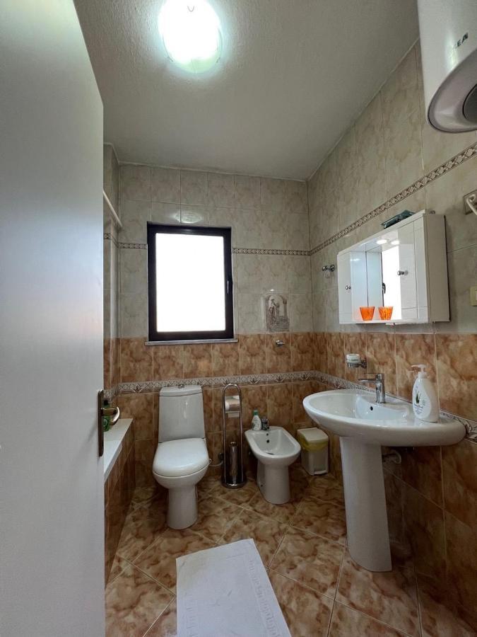 Spacious Family-Friendly Apartment In The Heart Of Bllok Tirana Exteriör bild